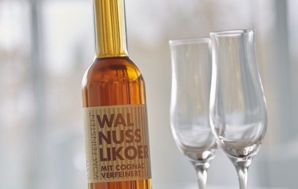 Walnuss Likör mit Cognac verfeinert
